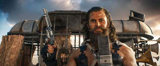 現在公開中の『マッドマックス：フュリオサ』では、宿敵のディメンタス将軍を演じたクリス・ヘムズワース