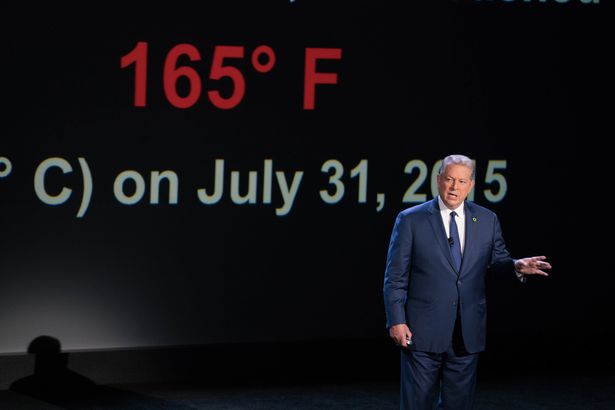 【写真を見る】温暖化は人類の危機！熱っぽい演説を繰り広げるアル・ゴア氏
