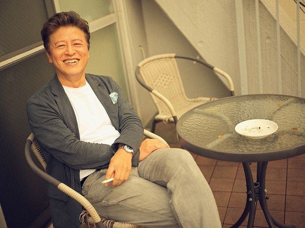 「韓国のメディアでは喫煙写真は絶対NGだよ」と笑うクォン・ヘヒョ