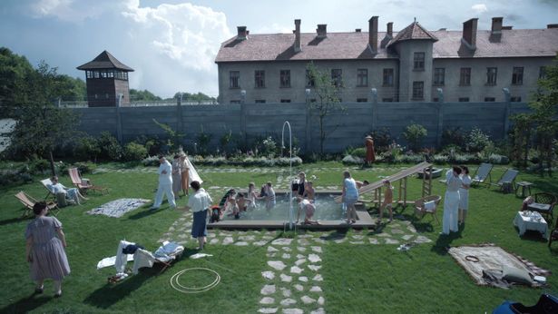 アウシュビッツ収容所の隣で幸せに暮らす家族を描いた『関心領域』(23)