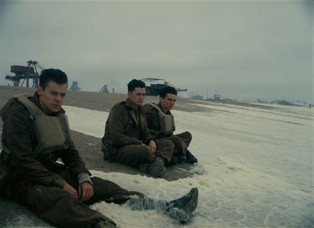 【写真を見る】ハリー・スタイルズも兵士役で参戦！クリストファー・ノーラン監督の『ダンケルク』
