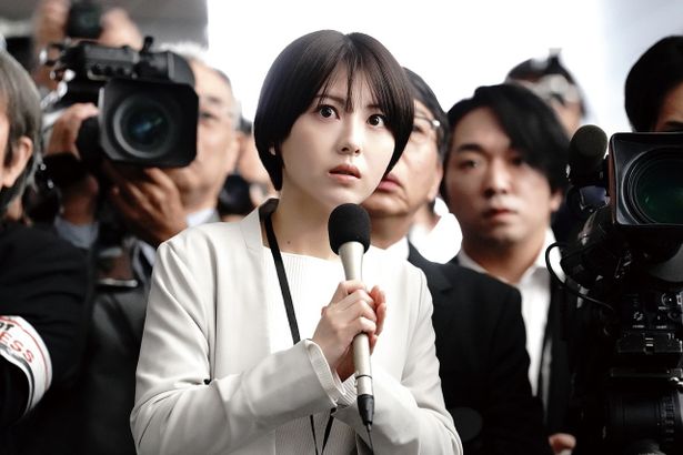 『もしも徳川家康が総理大臣になったら』で新人記者の西村理沙役に浜辺美波