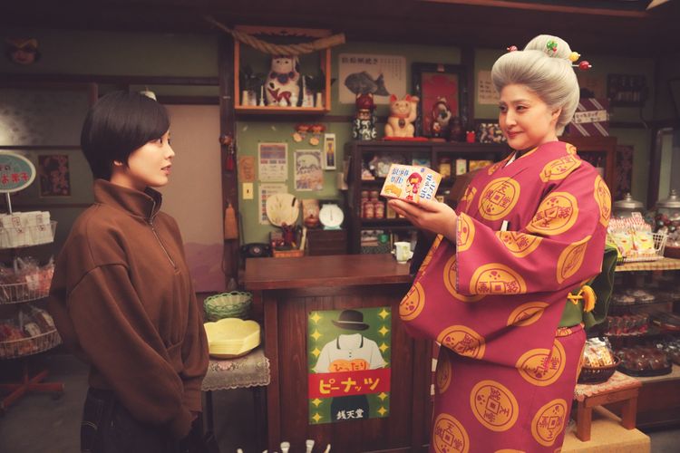 『ふしぎ駄菓子屋 銭天堂』伊原六花出演決定！“ふしぎ駄菓子”によって変貌を遂げるファッション編集者に