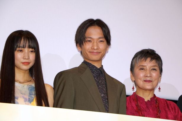 ホラー映画『サユリ』に出演した近藤華、南出凌嘉、根岸季衣(左から)