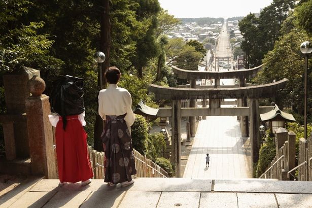 宮地嶽神社は、TVCMで”光の道“と呼ばれる光景が紹介され話題になったインスタ映えスポット