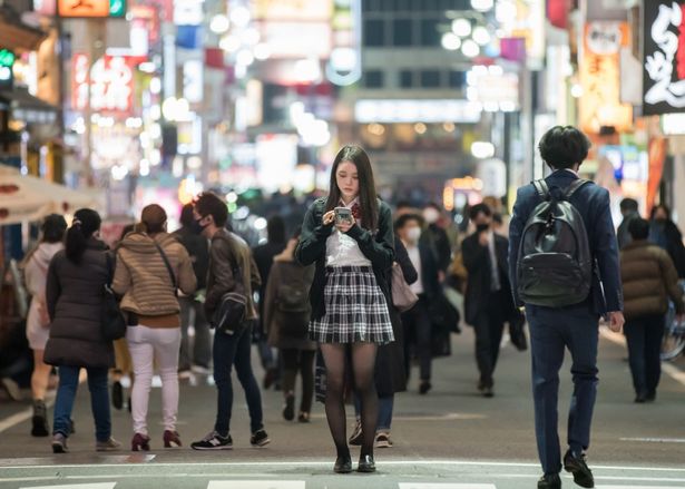 【写真を見る】女子高生殺し屋として暗躍してきたちさと＆まひろ(『ベイビーわるきゅーれ』)