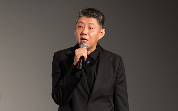 試写の会場で共演者の赤堀雅秋のカレンダーを菅田に配ったという荒川良々