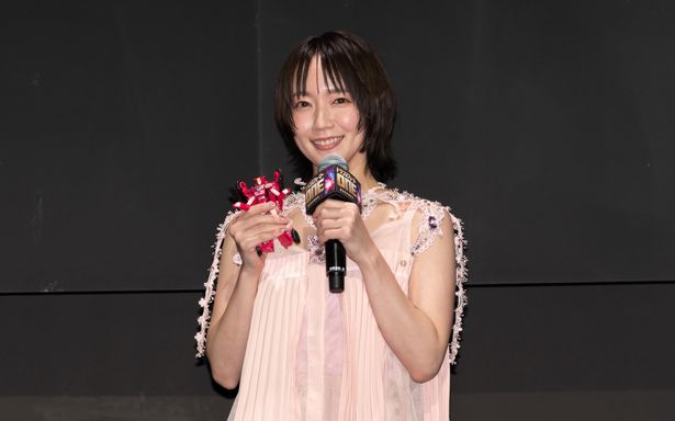 【写真を見る】勉強熱心な吉岡里帆、本作のために“吹替え漬けの日々”