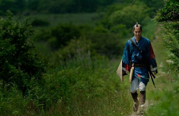 アイヌとの交易のため、蝦夷地を初めて訪れた松前藩の若き藩士、高坂孝二郎(『シサム』)