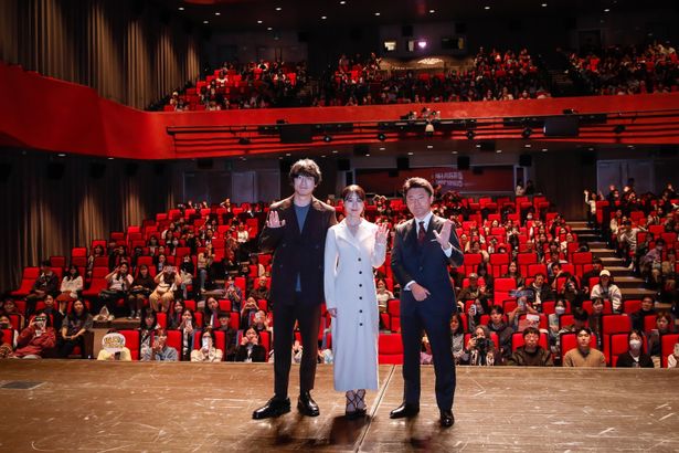 【写真を見る】約800人の観客から大喝采！有村架純＆坂口健太郎が明かす、役づくりの苦労とは