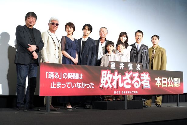 映画『室井慎次 敗れざる者』(公開中)の初日舞台挨拶が開催！柳葉敏郎、福本莉子、齋藤潤、前山くうが、前山こうが、筧利夫、矢本悠馬、小沢仁志、飯島直子、本広克行監督が登壇した