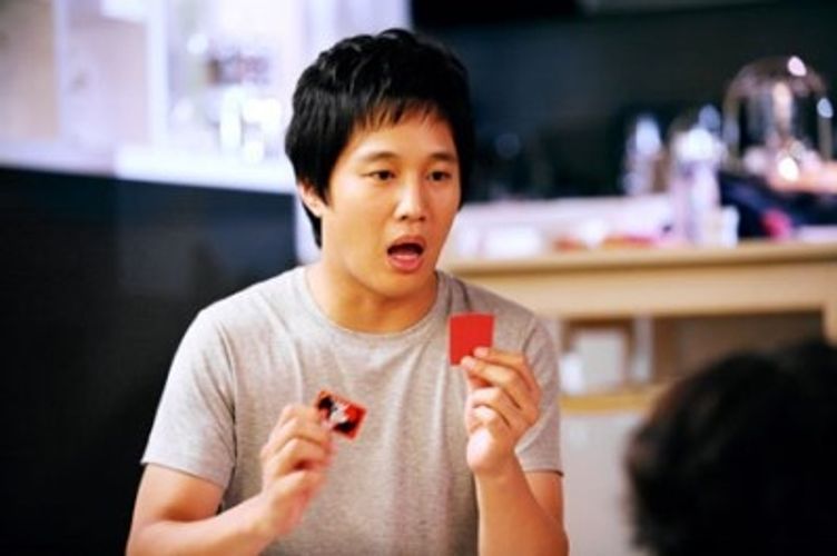 猟奇的な彼女 の 彼氏 は 何年たっても情けない男だった 最新の映画ニュースならmovie Walker Press