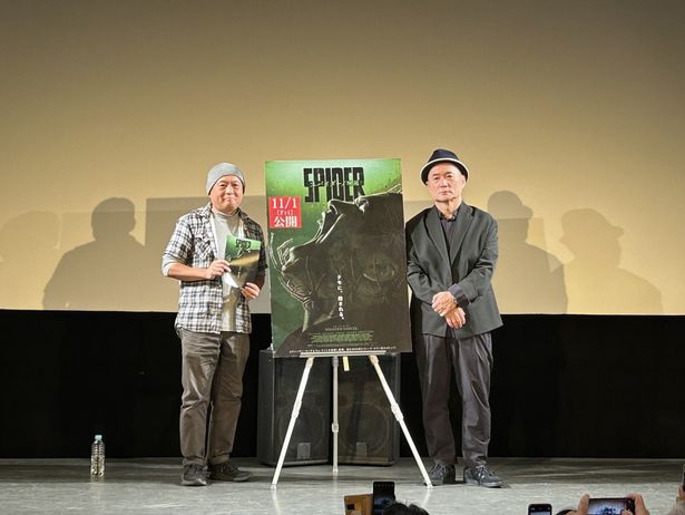 トークイベントに登壇したフランス文化研究者で作家の陣野俊史と、映画ライターの山崎圭司