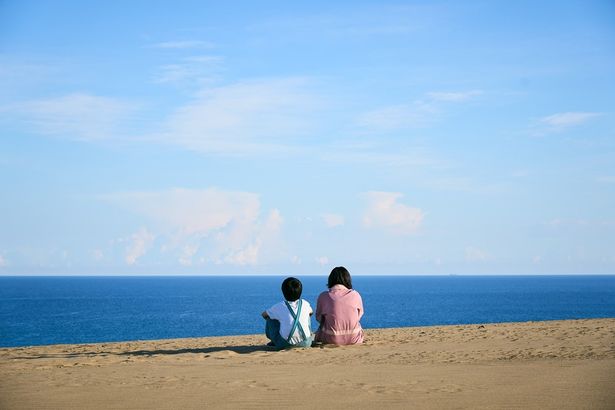 クライマックスに登場する鳥取砂丘が印象的