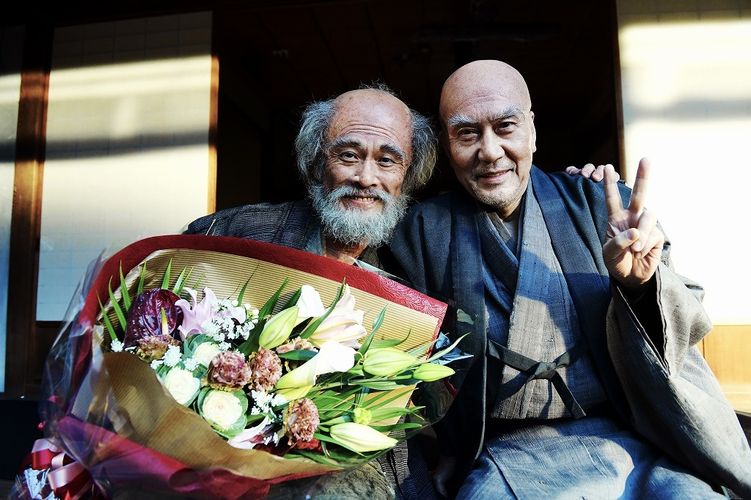 No.1大ヒット『八犬伝』役所広司と内野聖陽が熱い抱擁！ 渡邊圭祐ら 八犬士キャストの撮影舞台裏も