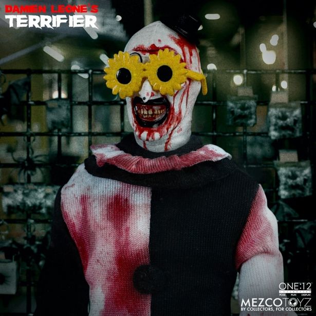 サングラス姿もチャーミング！(「ワン12コレクティブ/ Terrifier テリファー: アート・ザ・クラウン 1/12 アクションフィギュア DXエディション」)