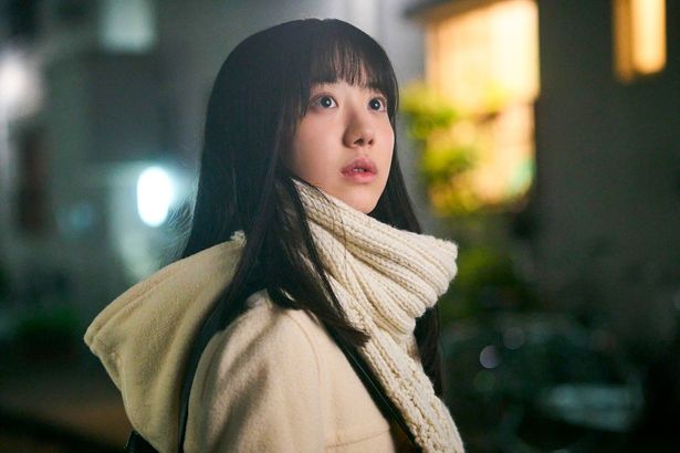 【写真を見る】芦田愛菜演じる健康で規則正しい生活を送る高校生の漆崎日胡