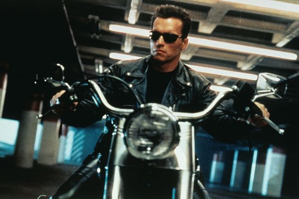 アーノルド・シュワルツェネッガー演じるT-800がバイクに乗る姿も印象的(『ターミネーター２』)