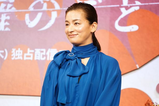 次女役の尾野真千子