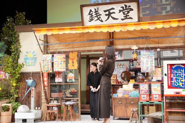 『ふしぎ駄菓子屋 銭天堂』完成披露舞台挨拶の様子