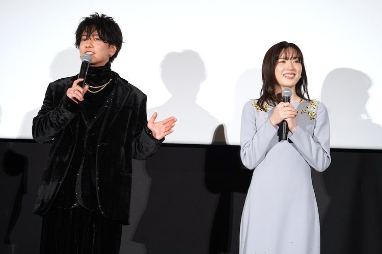 永野芽郁＆佐藤健、W主演映画『はたらく細胞』初日舞台挨拶でシンクロ「母親の感想被りです！」と微笑み合う