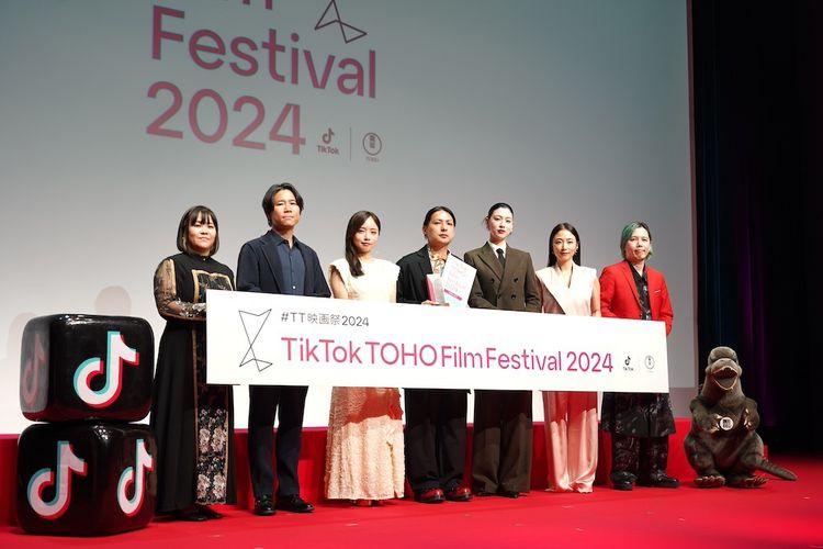 三吉彩花「すごく楽しくて勉強になる時間」と笑顔！「TikTok TOHO Film Festival 2024」授賞式でクリエイターたちにエール