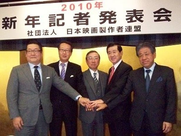 左から、松竹・迫本淳一社長、東宝・高井英幸社長、映倫・大谷信義会長、東映・岡田裕介社長、角川映画・椎名保社長