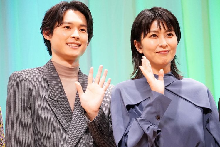 2009年の自分を振り返った松たか子「頑張っていれば、いい出会いがある」、松村北斗「奇跡が待っている」『ファーストキス　1ST KISS』で夫婦役