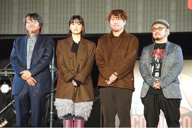 「東京“怖”コン」ステージに登壇した城定秀夫監督、深川麻衣、近藤亮太監督、清水崇監督(写真左より)