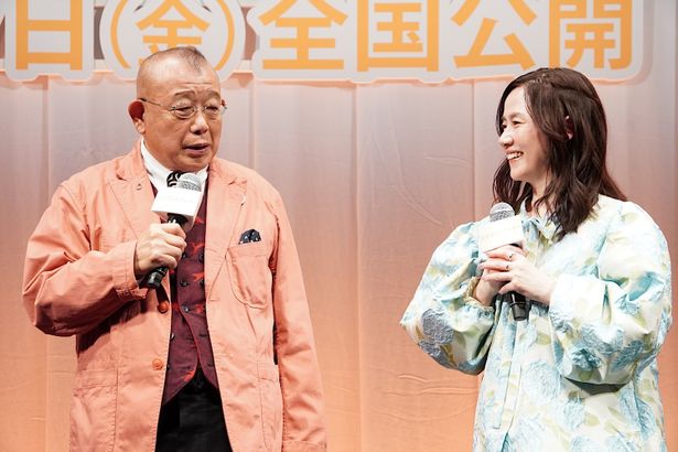 夫婦役を演じた笑福亭鶴瓶＆原田知世