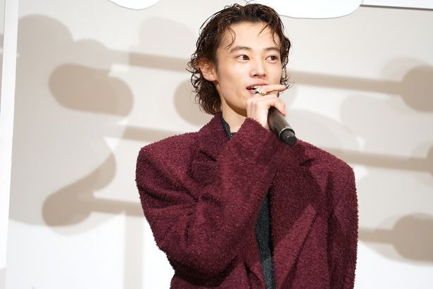 藤原演じる虎太郎の親友、府川⼤樹役の窪塚愛流