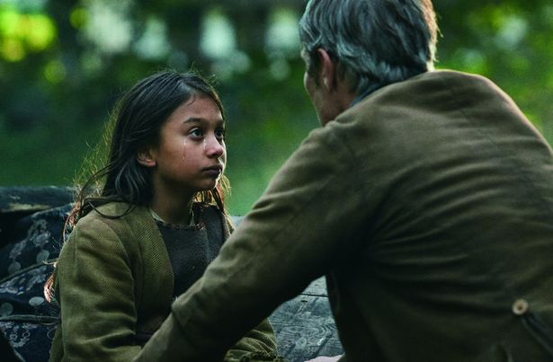 両親に捨てられたタタール人の少女アンマイ・ムス(『愛を耕すひと』)