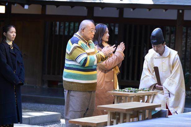 夫婦円満、学業成就のご利益で有名な乃木神社でご祈祷を受けるキャストたち