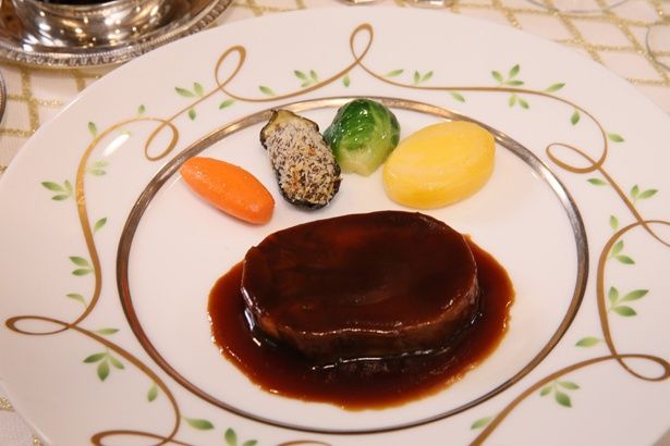 28・プレミアム晩餐会で披露された「牛舌肉煮込」