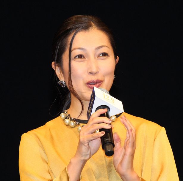 舞台挨拶に登壇した鶴田真由