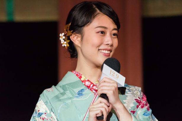 主人公の妻を演じた高畑充希。鎌倉の切り通しの魅力に取り憑かれたことを語る