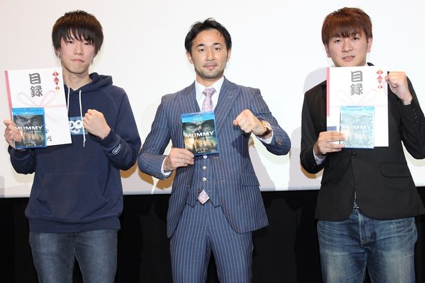 【写真を見る】ボクシング山中慎介、スーツも似合う！受賞者とフォトセッション