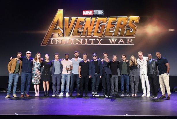 【写真を見る】ついに公開された『アベンジャーズ/インフィニティ・ウォー』予告編！衝撃の映像はコチラから