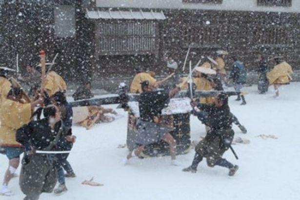 クライマックスの襲撃シーンは、降り積もる雪も相まってすごい迫力！