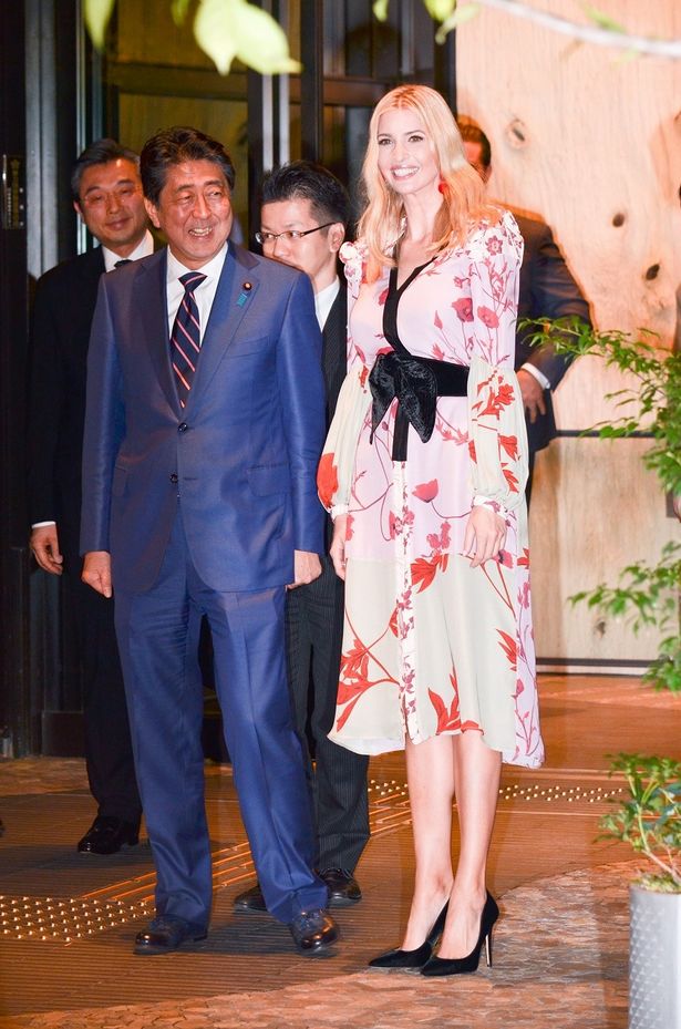 【写真を見る】安倍首相と一緒に！“キモノドレス”を着た訪日時のイヴァンカ
