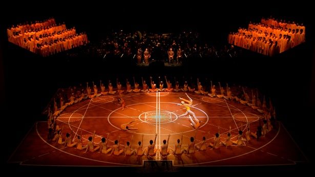 奇跡的なコンサート「第九交響曲」。総勢350人に及ぶ壮大なステージは圧巻！