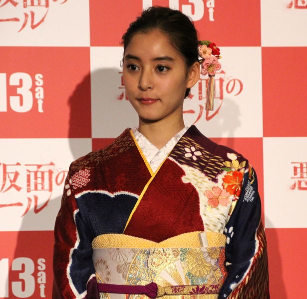 振袖姿を披露した新木優子