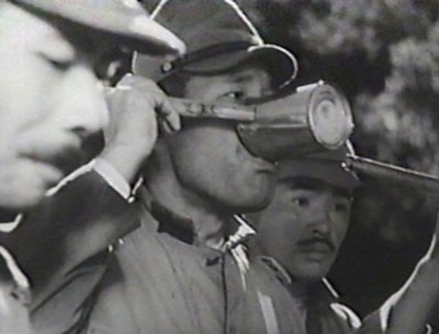 戦場で戦う兵士たちの姿を克明に映し出した『戦ふ兵隊』(39)