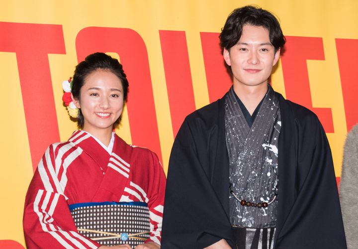 岡田将生＆木村文乃、主題歌アーティストのライブにサプライズ登場！「映画観なくても全部わかっちゃう」