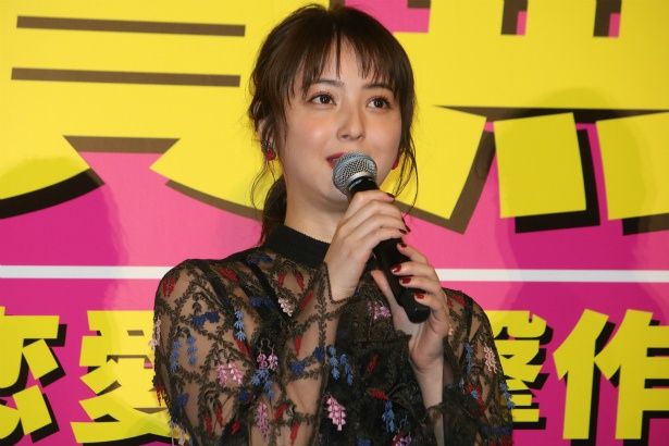 島原智美役の佐々木希