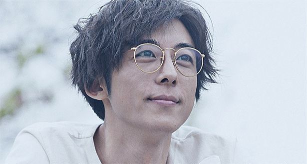 高橋一生がミステリアスな男性・桔平を演じる