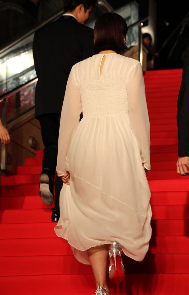 綾瀬はるか、純白透け感ドレスで魅了！女優陣が華やかにレッドカーペットに登場(画像6/11) | 最新の映画ニュースならMOVIE WALKER