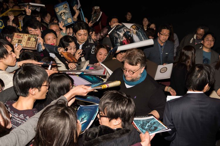 ギレルモ デル トロのサプライズサイン会にファン熱狂 トークショーで2人の偉大な日本人を称える 最新の映画ニュースならmovie Walker Press