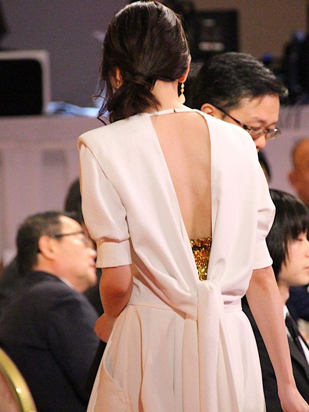 新垣結衣 前は清楚 後ろはセクシー 日本アカデミー賞 女優陣の華やかドレスをチェック 画像2 37 Movie Walker Press