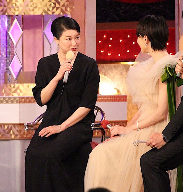 新垣結衣 前は清楚 後ろはセクシー 日本アカデミー賞 女優陣の華やかドレスをチェック 画像22 37 Movie Walker Press